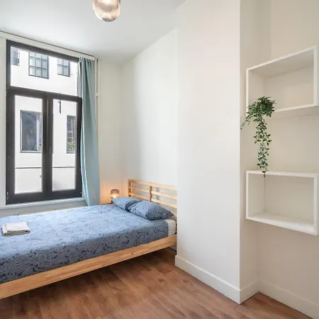 Authentic In The Center Of Apartment *