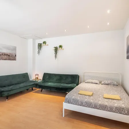 Authentic In The Center Of Apartment *